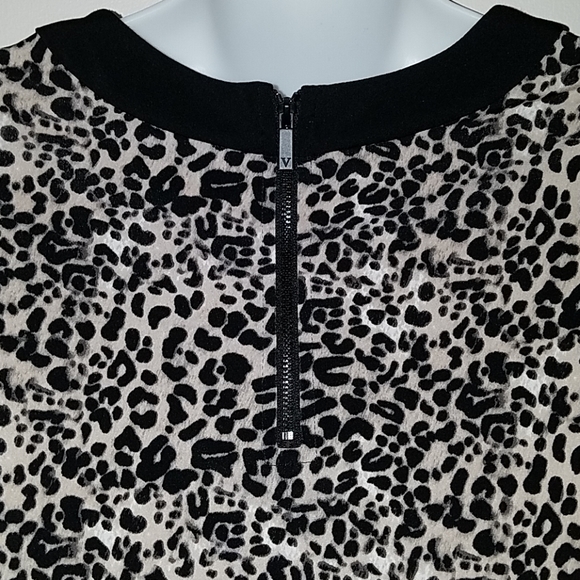 Vince Camuto Sleeveless Animal Print Top - Picture 7 of 9